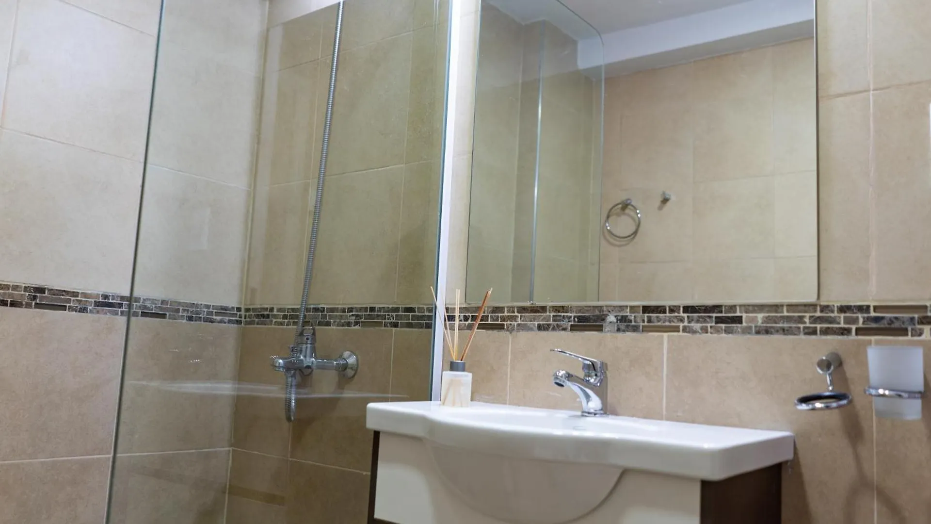 Depto Moderno Con Cochera, En La Mejor Zona De Mendoza Apartamento